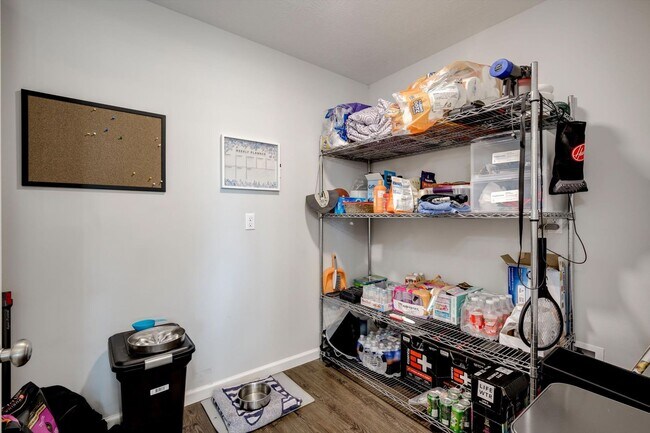 Building Photo - 858 Goodale Dr