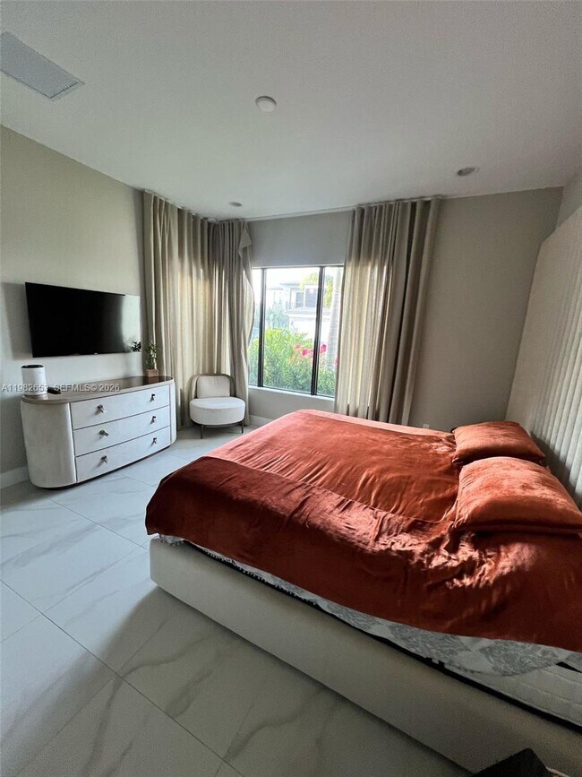 Building Photo - 8533 Ganton Dr