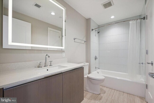 Building Photo - 930 Rose Ave