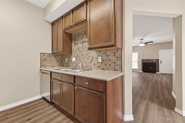 Building Photo - 10811 Richmond Ave.