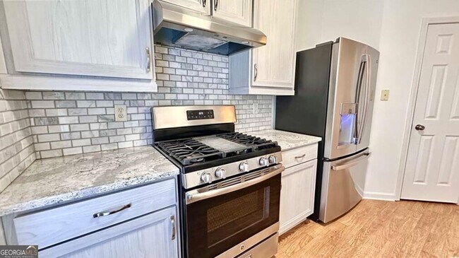 Building Photo - 6243 Shoreview Cir