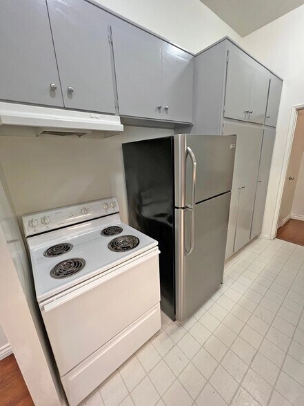 Building Photo - 11936 Darlington Ave