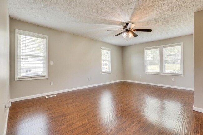 Building Photo - 4221 Maplewood St