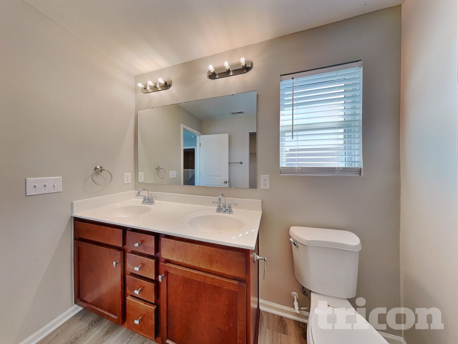 Building Photo - 1704 Sawtooth Ct