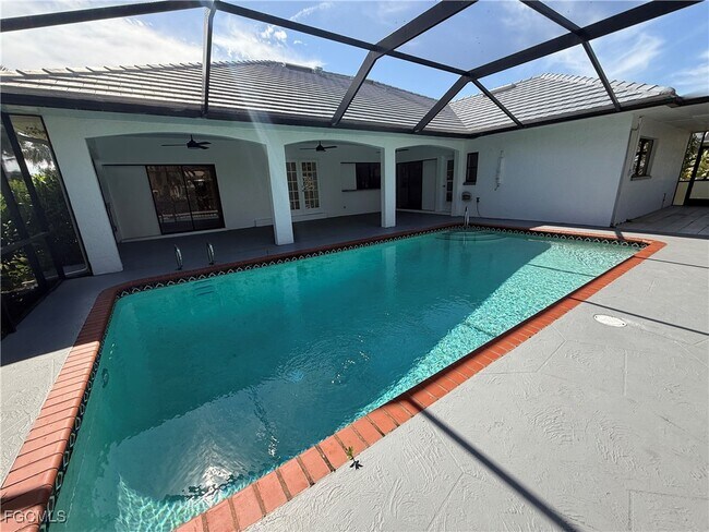 Building Photo - 711 SE 33rd Terrace