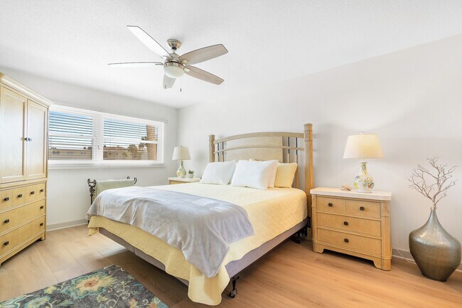 Building Photo - 5555 Gulf Blvd