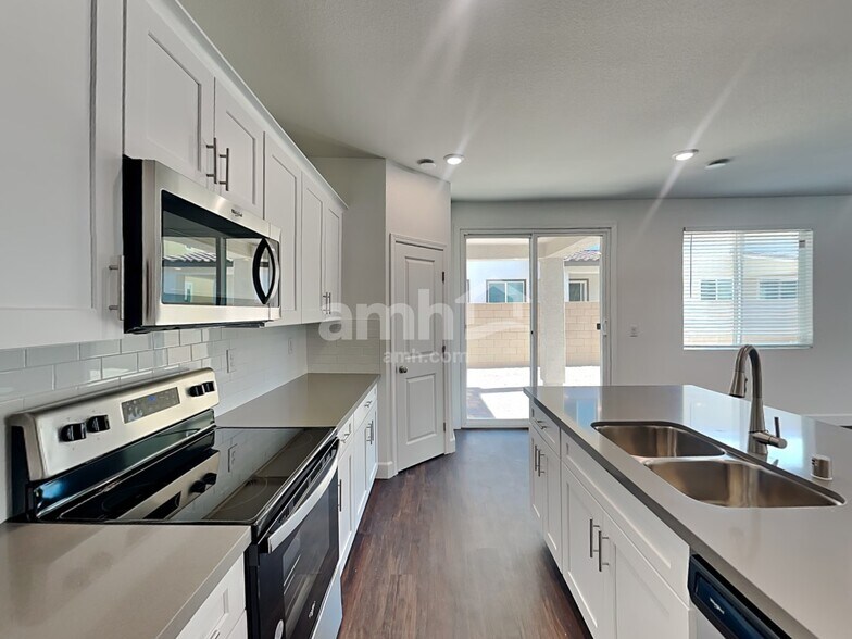 Building Photo - 8883 Carmine Cob Ave