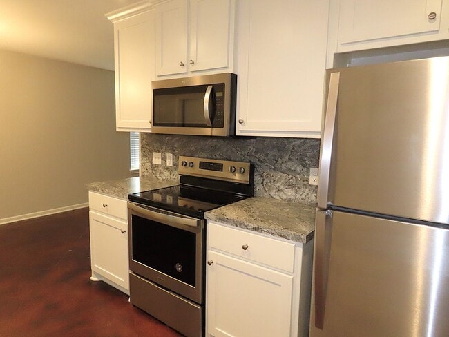Building Photo - Updated 2 Bedroom, 1 Bath Duplex in Whiteh...
