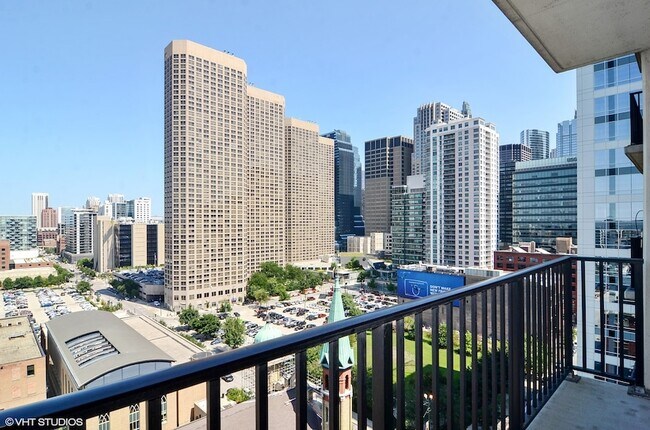 Building Photo - 210 S Desplaines St