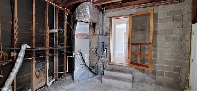 Building Photo - 20405 Williams St