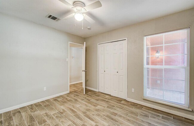 Building Photo - 17411 S Yorkglen Dr