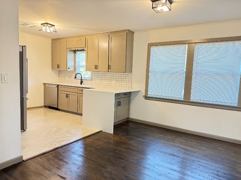 Building Photo - 1819 S Irvington Ave