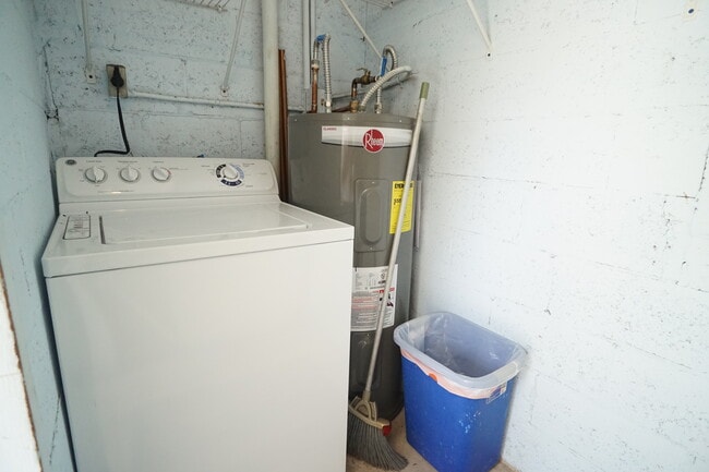 Building Photo - 727 Bunker Rd