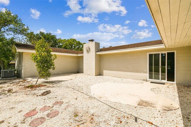 Building Photo - 1302 Brandonwood Dr