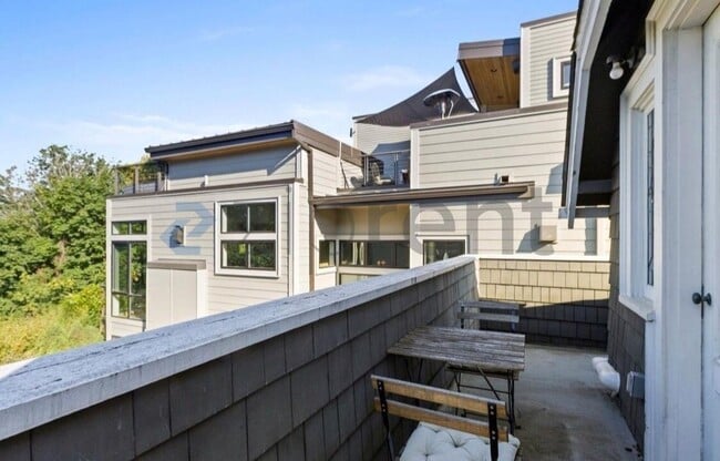 Building Photo - 2038 8th Ave N