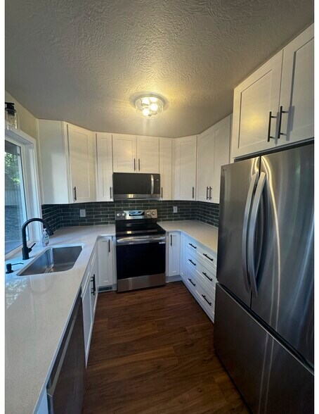 Brand new kitchen, never used appliances and granite counters - 1118 E 14th Ave