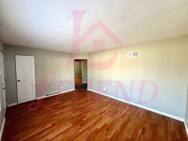 Building Photo - Adorable 3 Bedroom 1 Bathroom Home!
