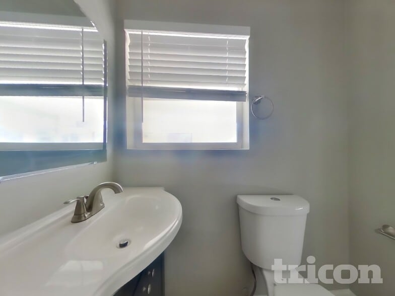 Building Photo - 2305 Berkley St