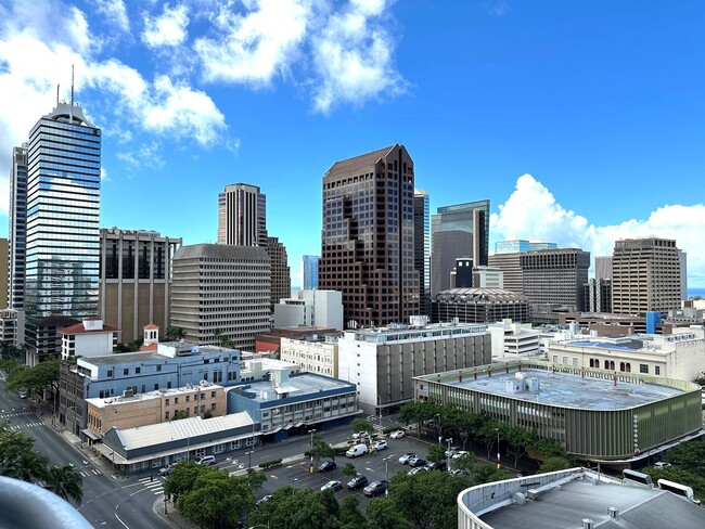 Building Photo - Honolulu Park Place - 2BR/2BA/Tandem Parking