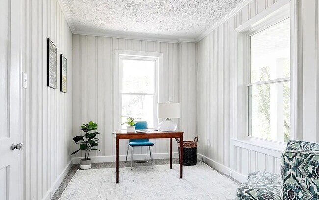 Building Photo - 9 S Fern Ave