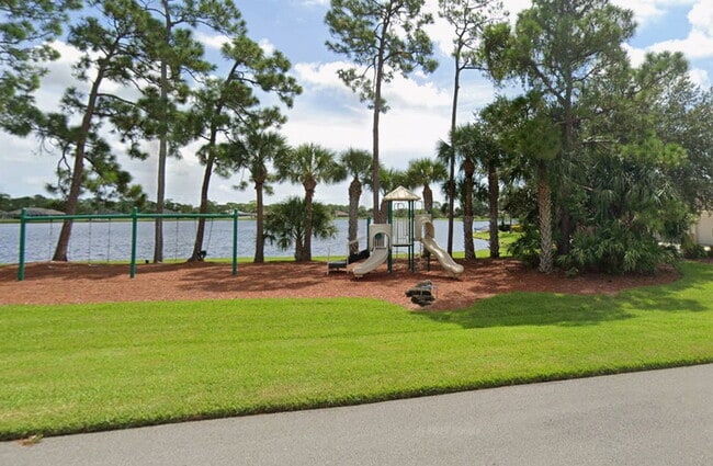 Building Photo - 3838 Peacock Dr