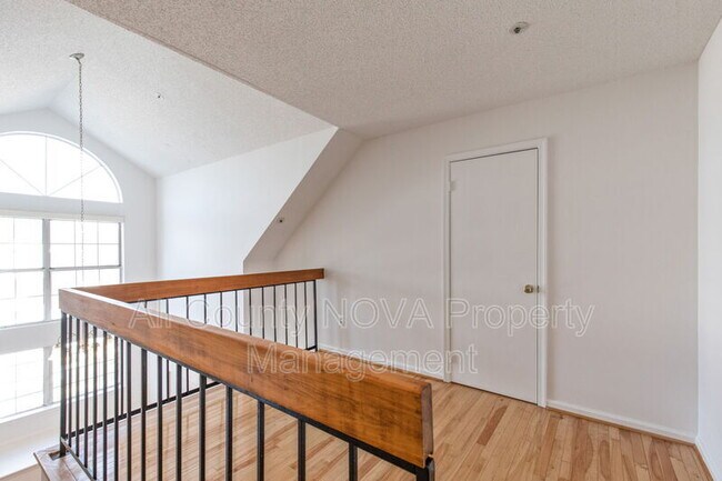 Building Photo - 14069 Vista Dr