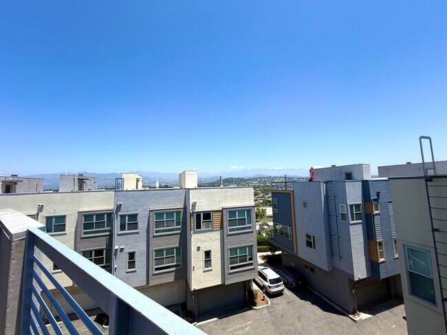 Building Photo - Furnished 3-BR/3-BA Townhouse w/ Giant Roof deck, 2-Car Garage, EV Hookup