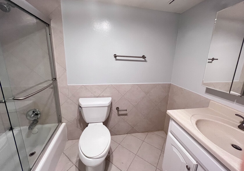 Building Photo - 3150 Palm Pl