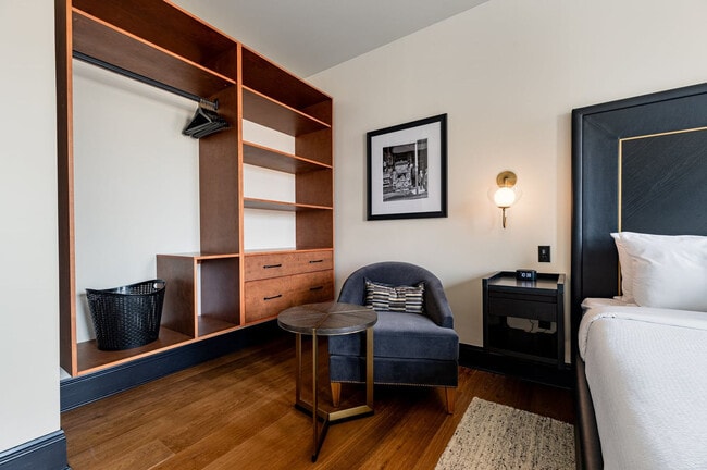 Building Photo - 1011 Canal St