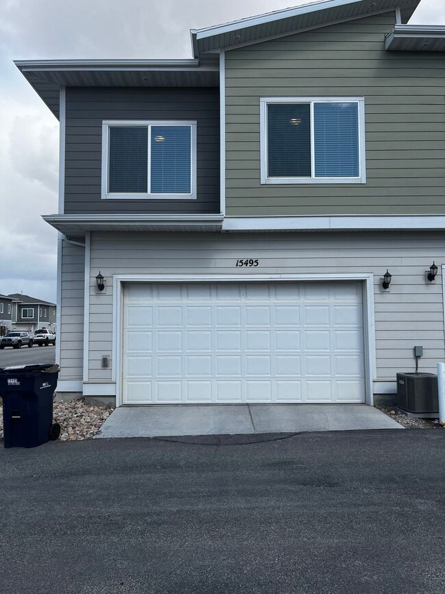 Building Photo - Absolutely STUNNING Townhome!!!