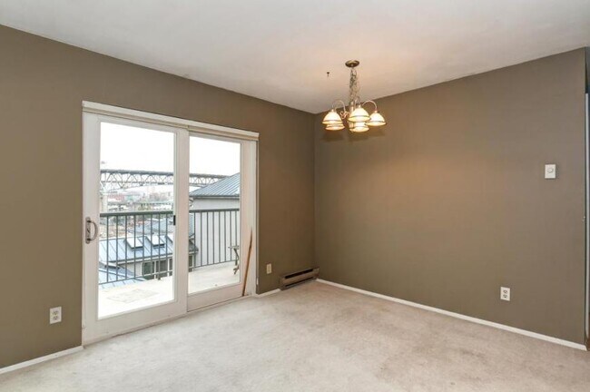 Building Photo - 2 bedroom in Seattle WA 98105