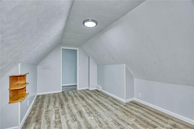 Building Photo - 1070 Gravel Rd