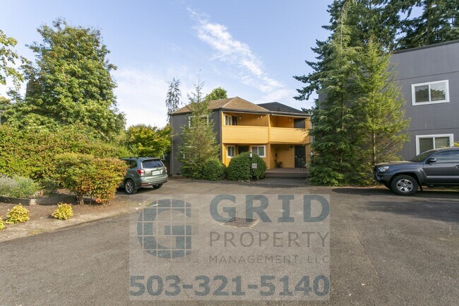Building Photo - GPM648 - SE Stark St (T1)