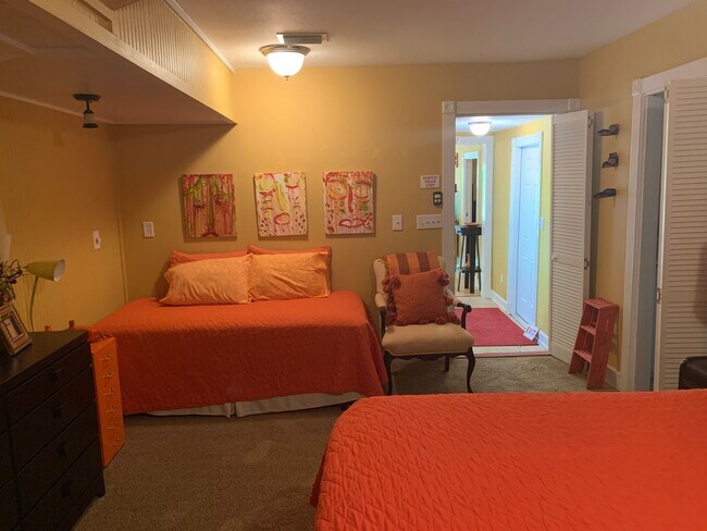 Building Photo - Fully furnished 2/2 corporate and long ter...
