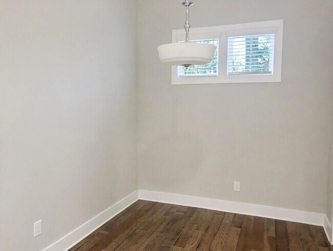 Building Photo - 811 Bankston Wds Wy