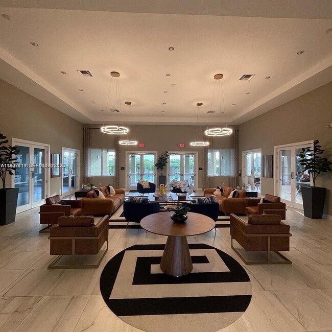 Building Photo - 440 NE 4th St