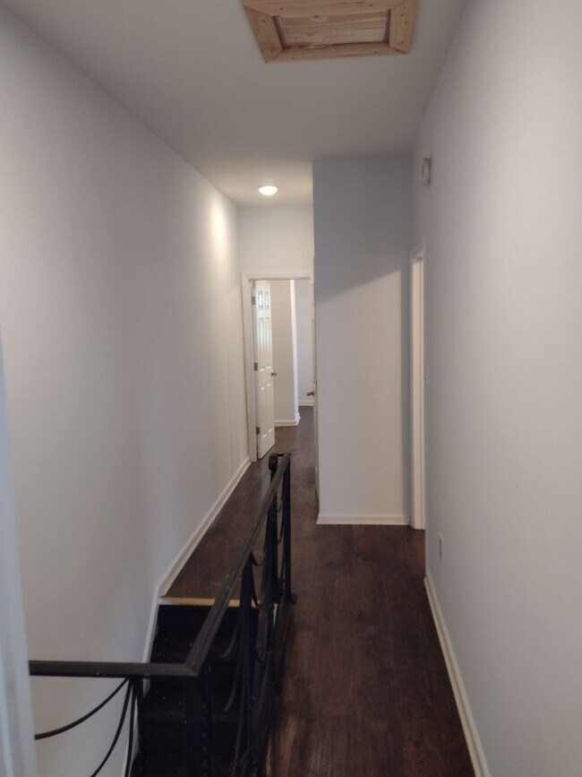 Building Photo - Renovated 3bd/ 1bth home in Northeast Philly!