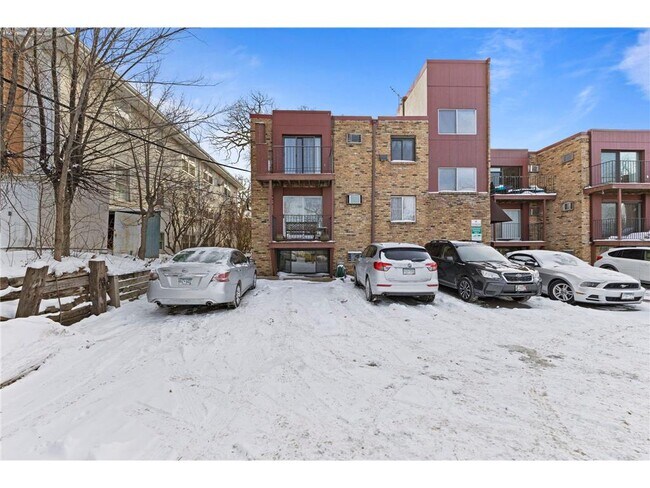 Building Photo - 520 Ridgewood Ave