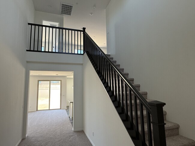 Building Photo - 4470 Hickory Ct