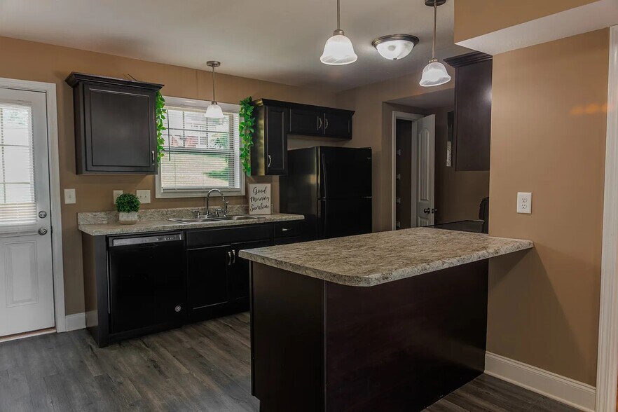 Building Photo - 1775 Spring Water Dr