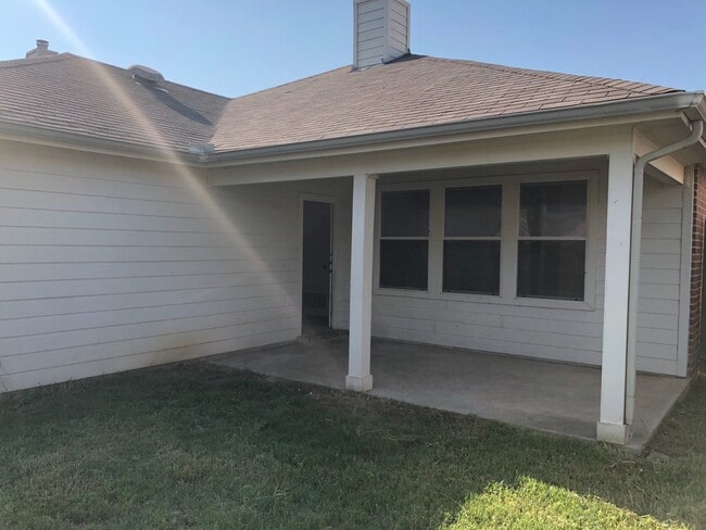 Building Photo - Super Cute 3/2 in Lost Creek Ranch!!