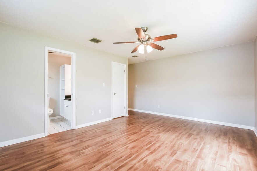 Building Photo - 8318 Mattituck Cir