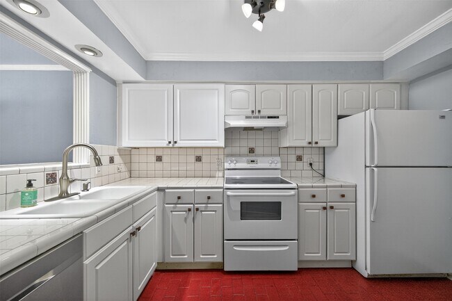 Building Photo - 5231 Arboles Dr