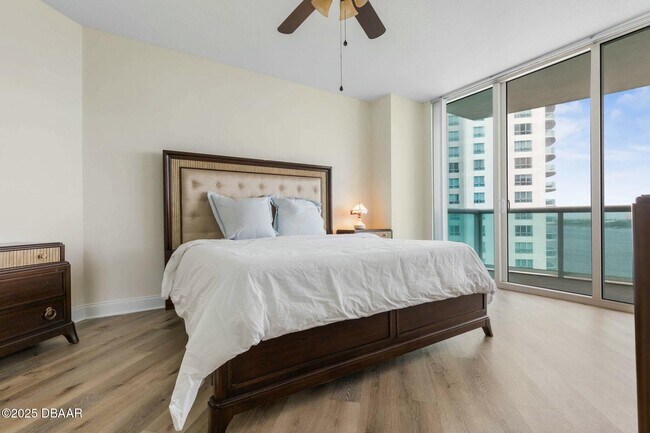 Building Photo - 231 Riverside Dr