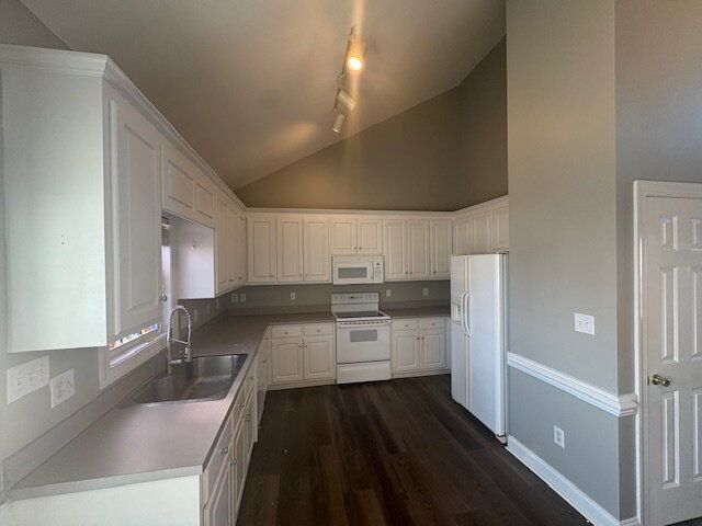 Building Photo - 626 Edenbrook Dr