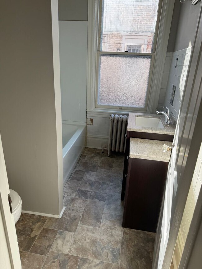 Building Photo - 114 S West St