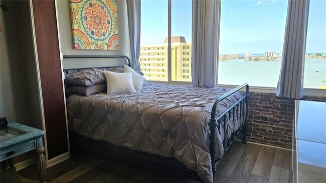 Building Photo - 4575 Cove Cir