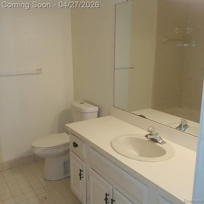 Building Photo - 205 Pineview Ct