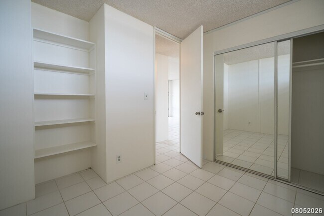 Building Photo - 2121 Ala Wai Blvd