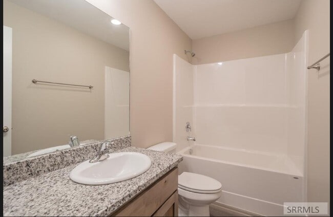 Building Photo - 4 bed 3 bath twin home in Idaho Falls 2 se...